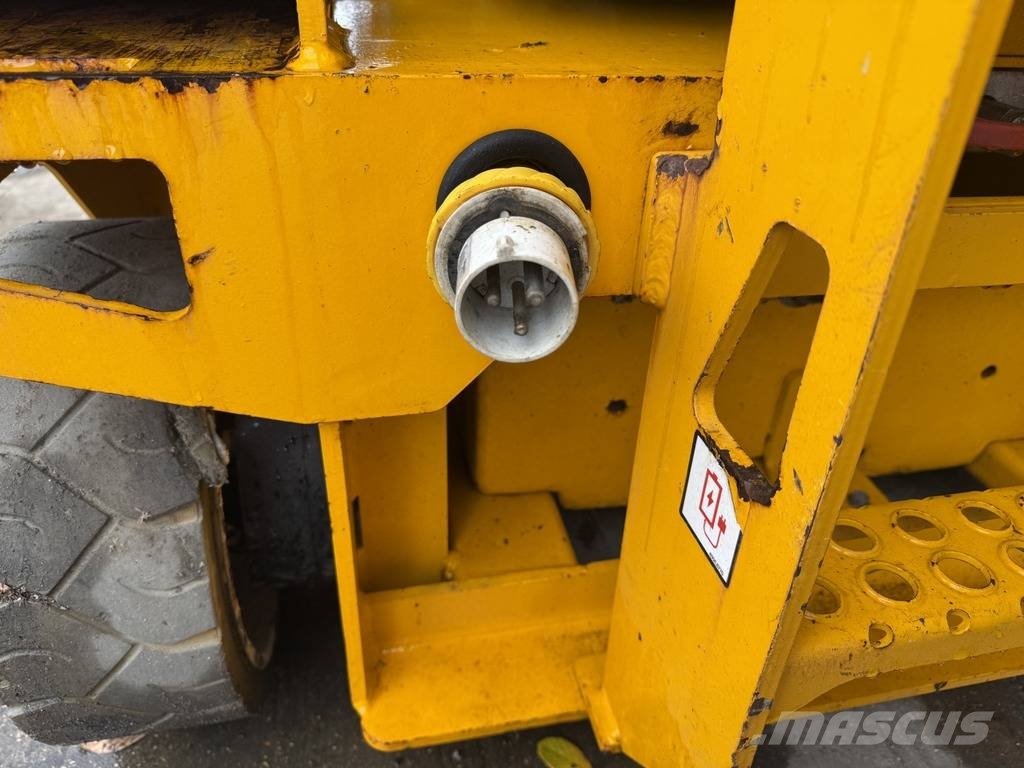 JCB S 3246 E 12m Electric Scissor Lift just 89 hours Škarjaste dvižne ploščadi