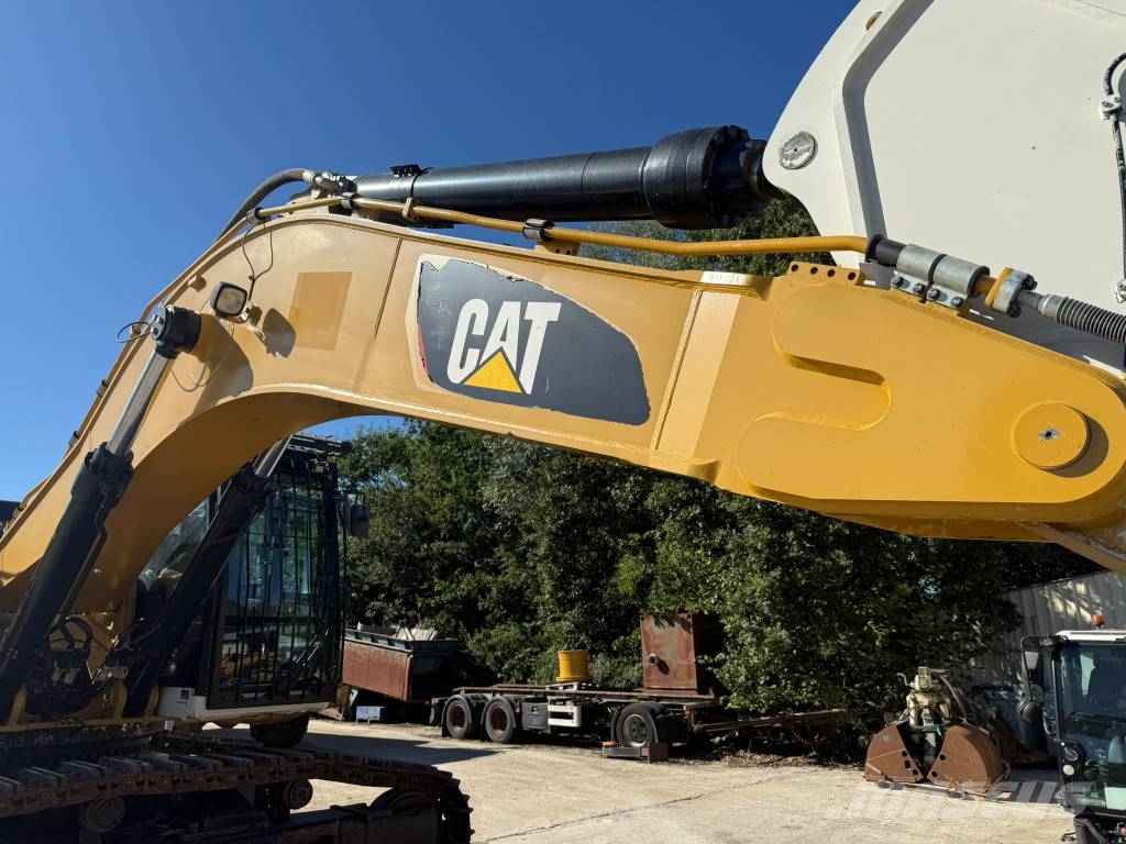 CAT 352 F Crawler excavators