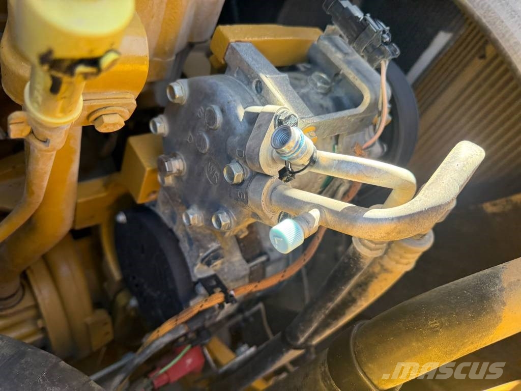 CAT 352 F Crawler excavators