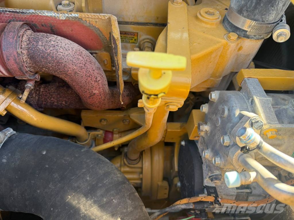 CAT 352 F Crawler excavators
