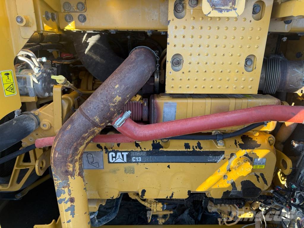 CAT 352 F Crawler excavators
