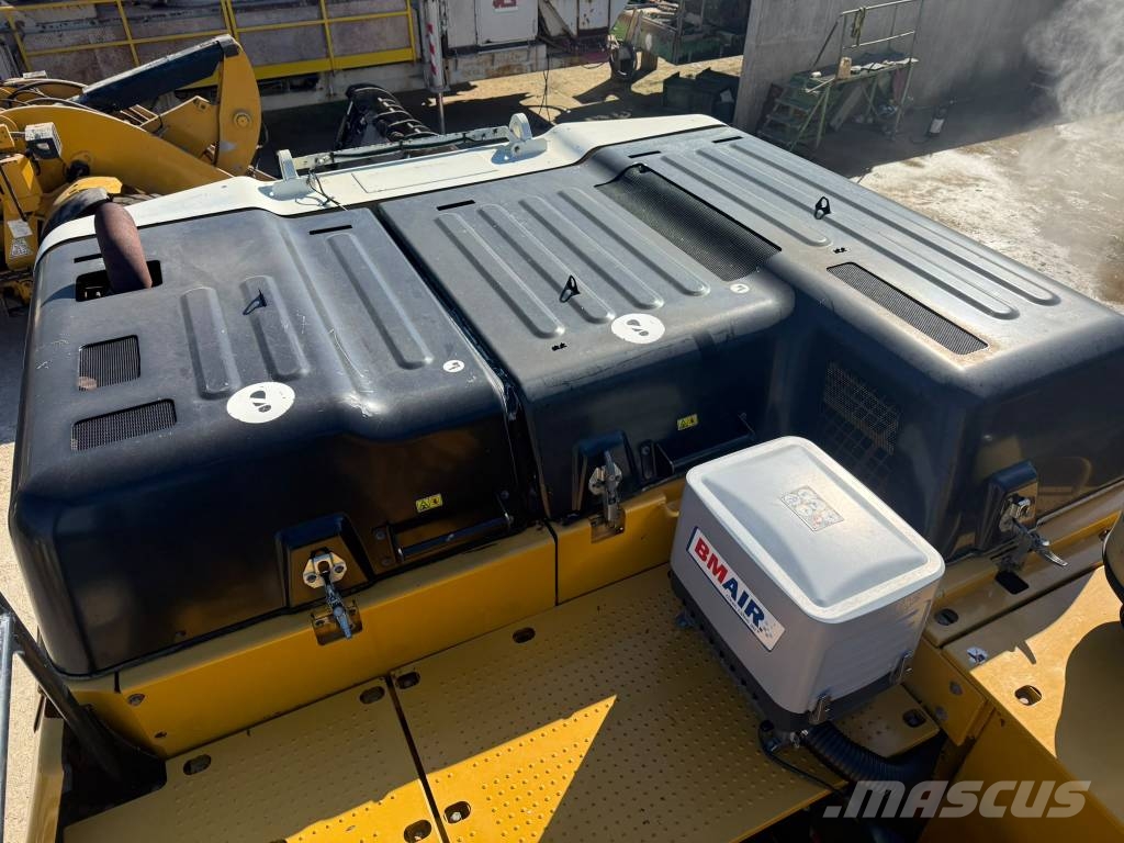 CAT 352 F Crawler excavators