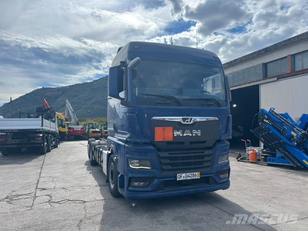 MAN TGX 26.470 Beavertail Flatbed / winch trucks