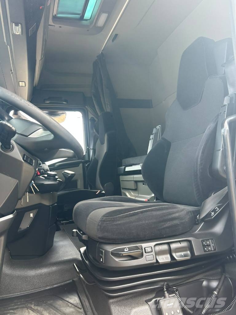MAN TGX 26.470 شاحنات مسطحة / أوناش