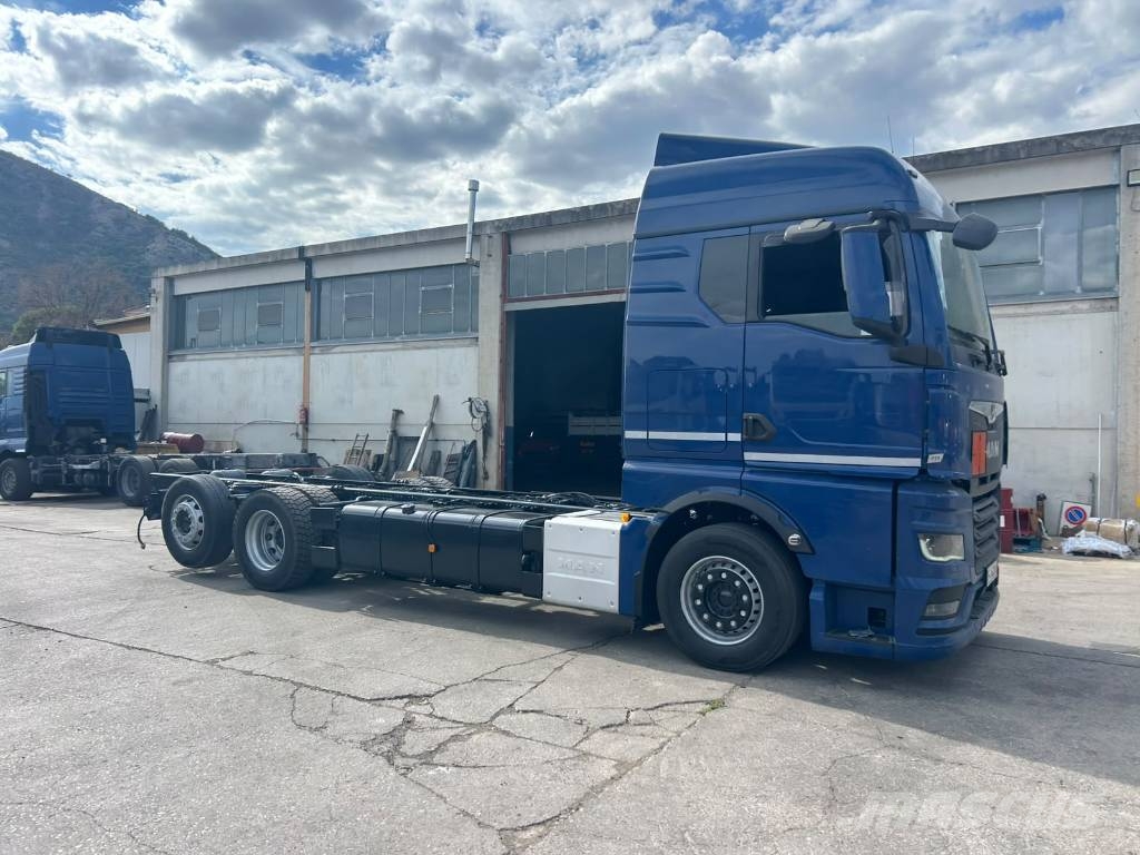 MAN TGX 26.470 Beavertail Flatbed / winch trucks