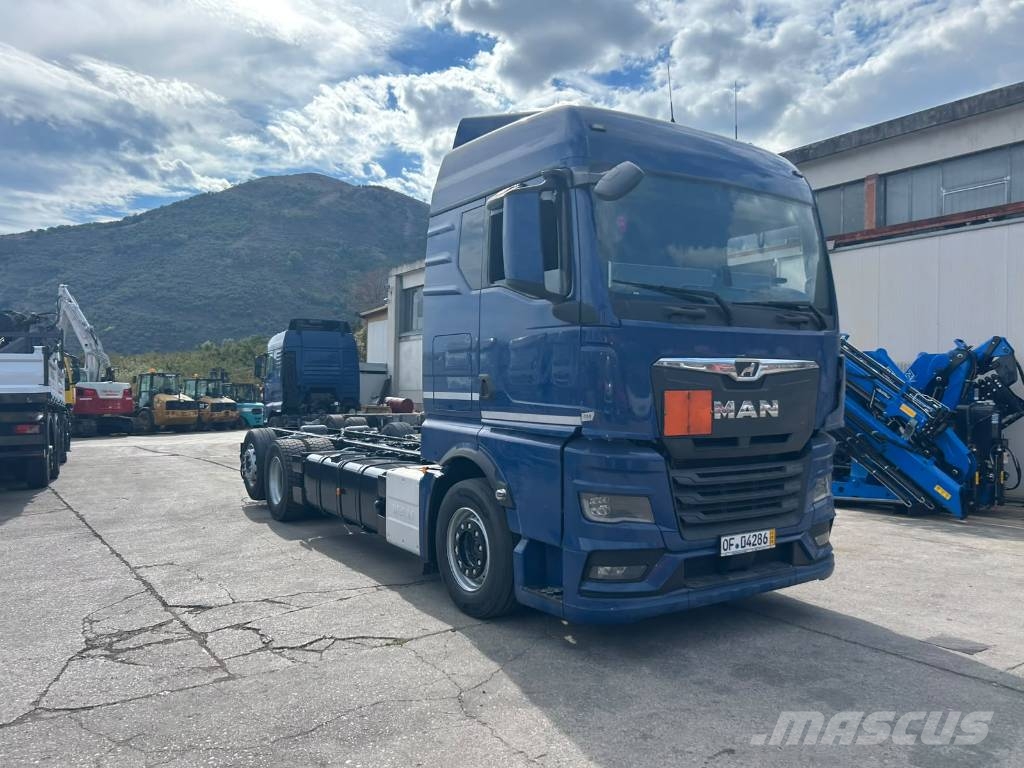 MAN TGX 26.470 Beavertail Flatbed / winch trucks