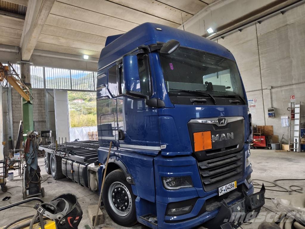 MAN TGX 26.470 شاحنات مسطحة / أوناش