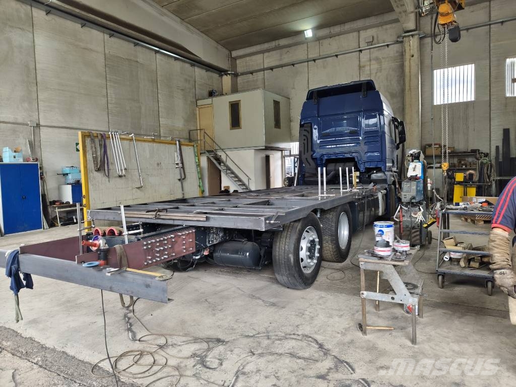MAN TGX 26.470 شاحنات مسطحة / أوناش
