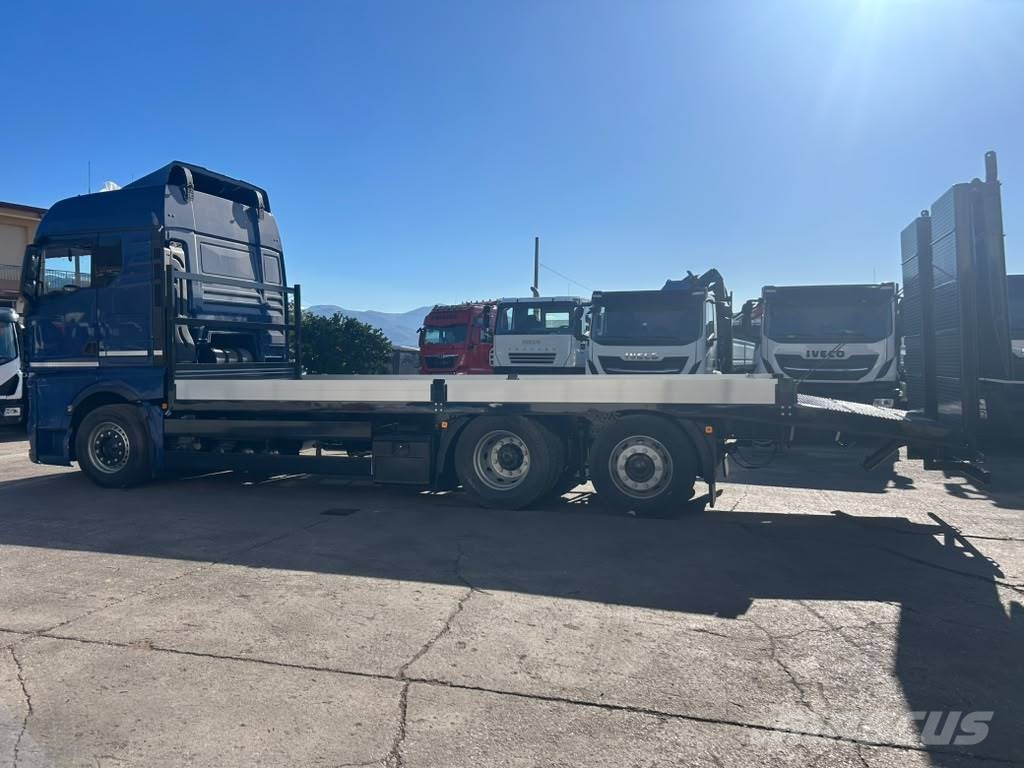 MAN TGX 26.470 Camiones de superficie plana/cabrestantes