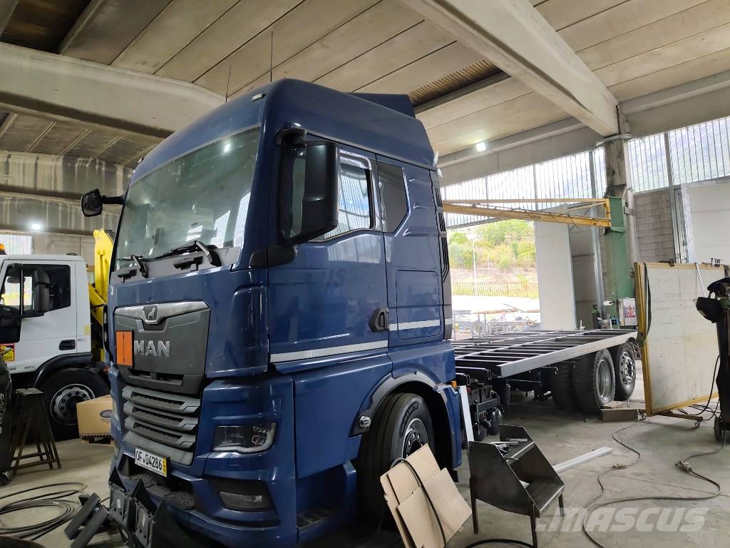 MAN TGX 26.470 شاحنات مسطحة / أوناش