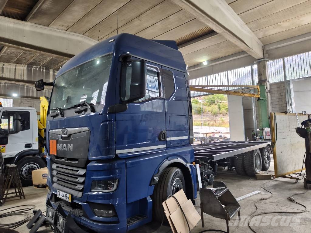 MAN TGX 26.470 شاحنات مسطحة / أوناش