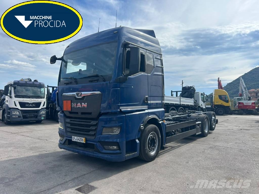 MAN TGX 26.470 Beavertail Flatbed / winch trucks