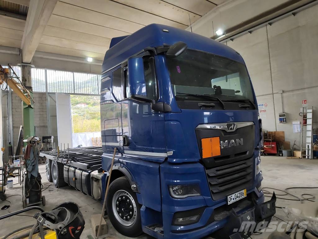 MAN TGX 26.470 شاحنات مسطحة / أوناش