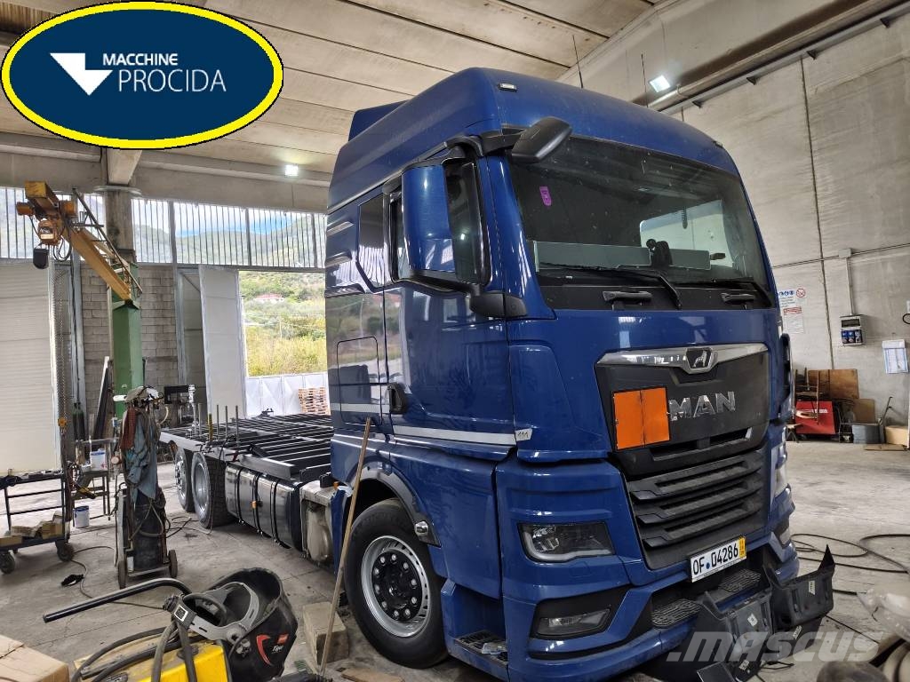 MAN TGX 26.470 شاحنات مسطحة / أوناش