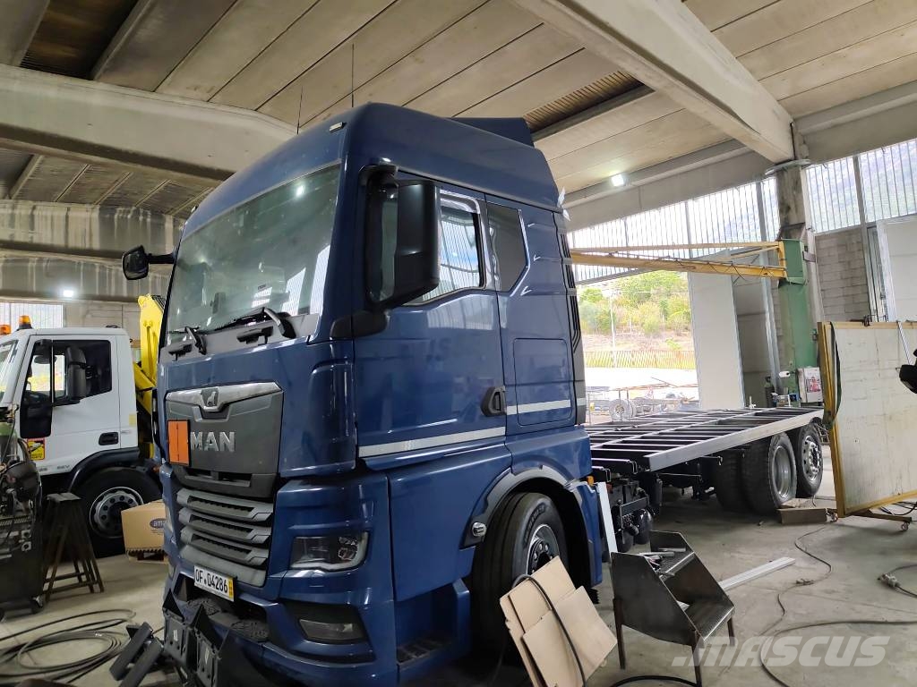 MAN TGX 26.470 شاحنات مسطحة / أوناش