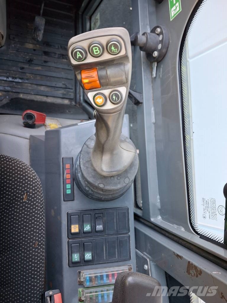 Wacker Neuson WL 32 لوادر بعجل