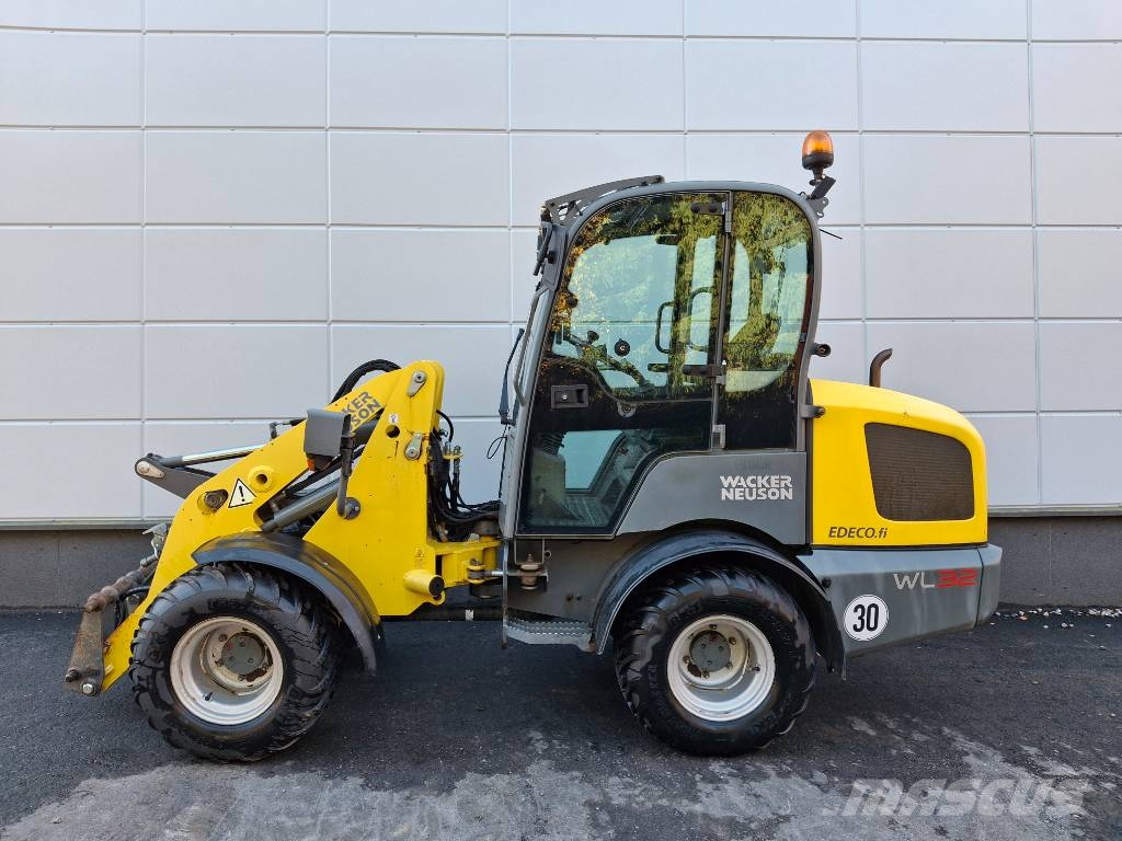 Wacker Neuson WL 32 لوادر بعجل