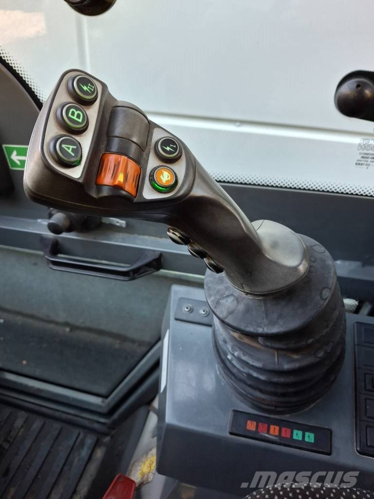 Wacker Neuson WL 32 لوادر بعجل
