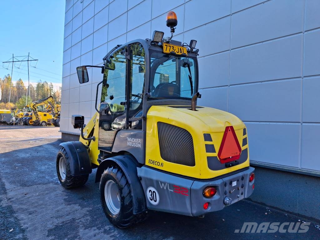 Wacker Neuson WL 32 لوادر بعجل