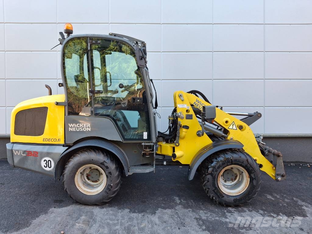 Wacker Neuson WL 32 لوادر بعجل