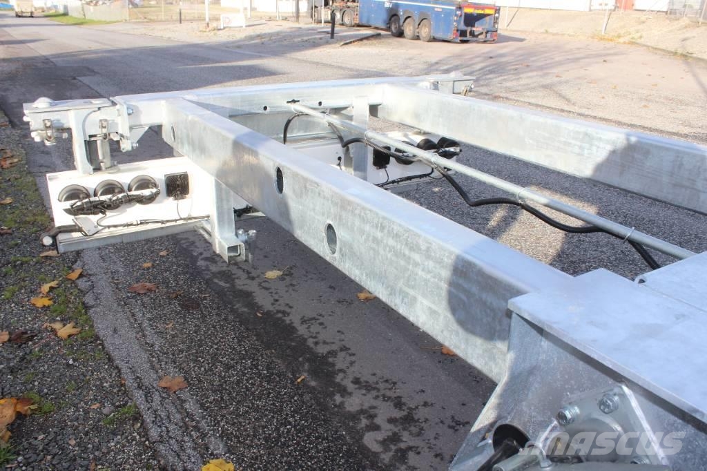 AMT CO310 3 akslet container chassis med udskud i bag Rimorchi portacontainer