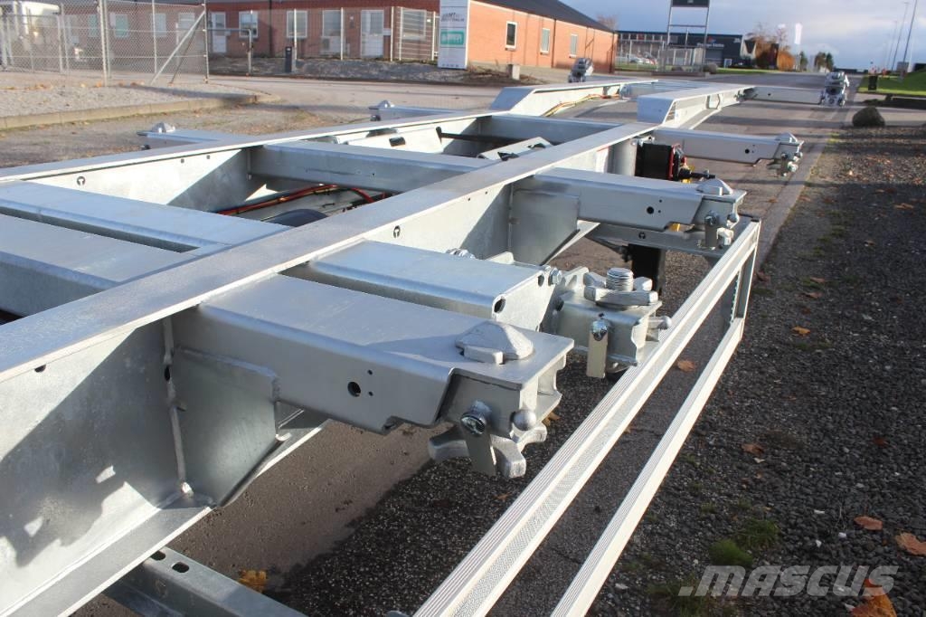 AMT CO310 3 akslet container chassis med udskud i bag Rimorchi portacontainer
