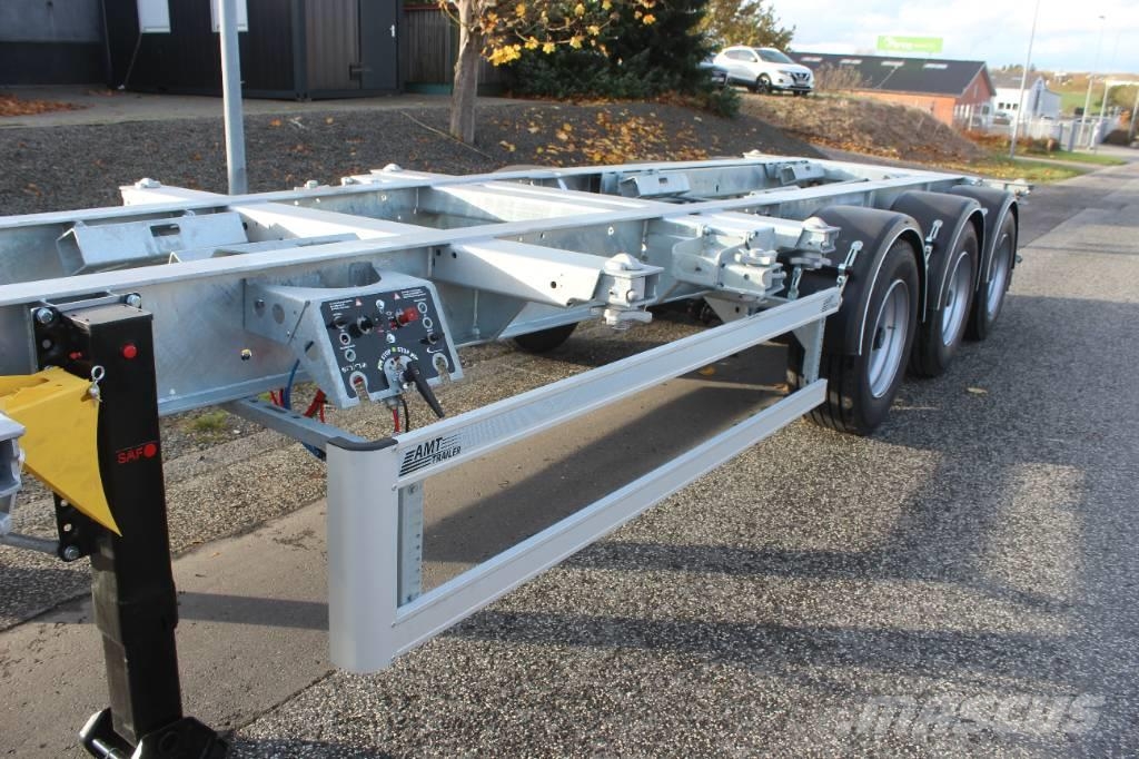AMT CO310 3 akslet container chassis med udskud i bag Rimorchi portacontainer