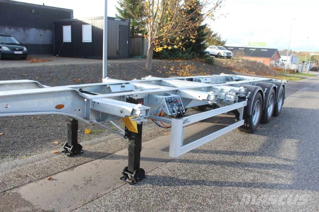 AMT CO310 3 akslet container chassis med udskud i bag Rimorchi portacontainer
