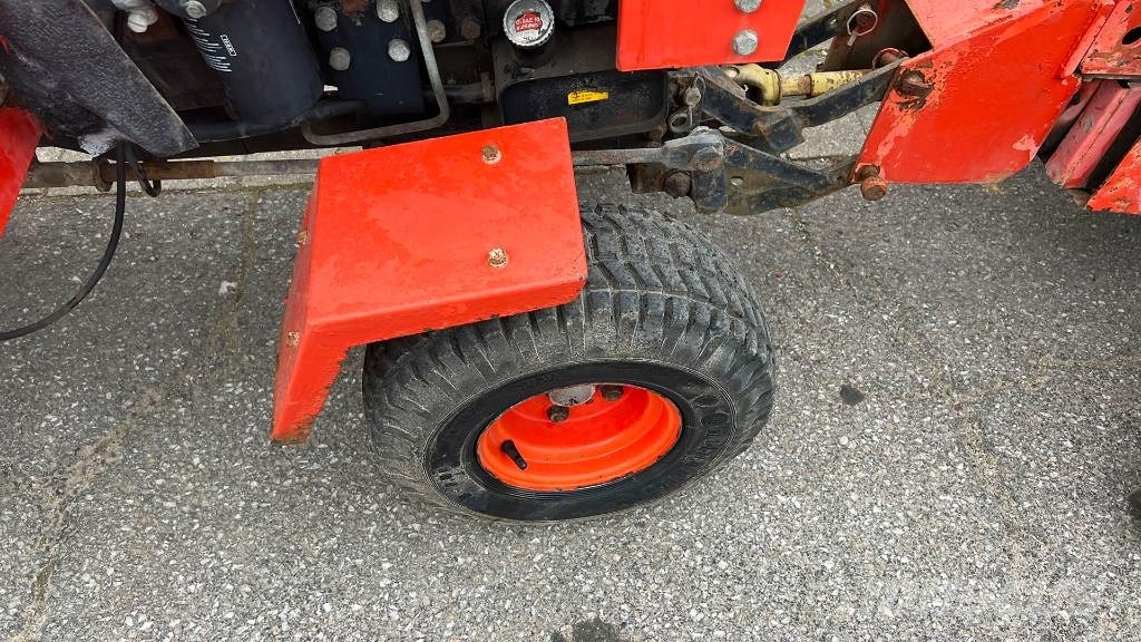 Hako 2300 D Kleintraktor, hyrd. Kehrmaschine, Zapfwelle Naudoti kompaktiški traktoriai