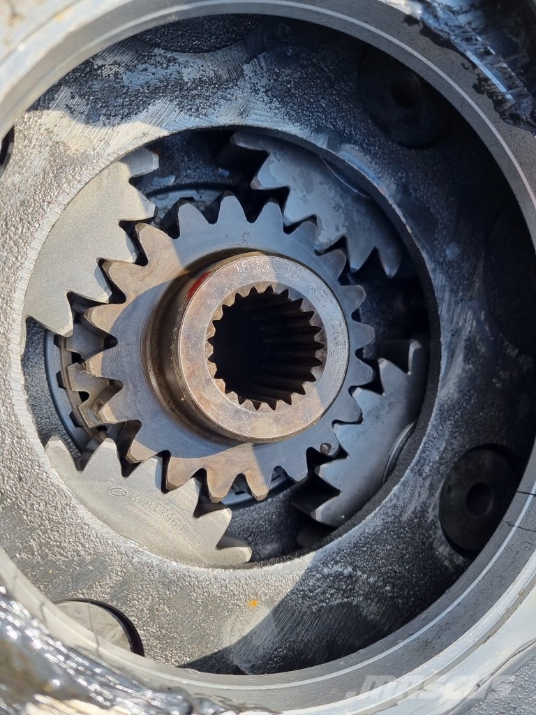 CAT 330 B SWING GEAR BOX REMAN/PRZEKŁADNIA OBROTU Radiatoren