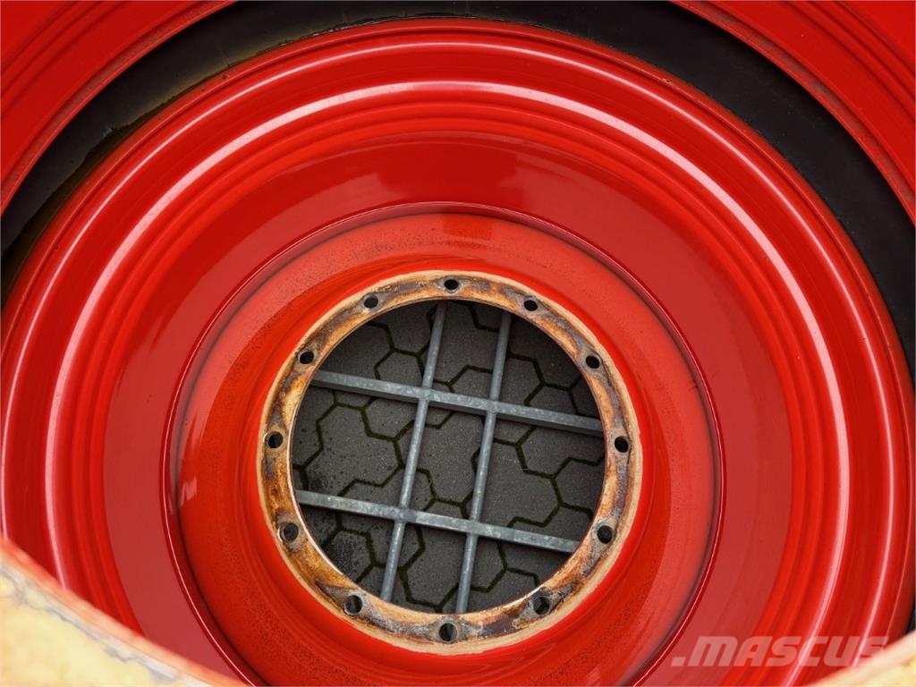 Trelleborg 4 x Räder 900/60R42 TM 900 Sonstige Landmaschinen