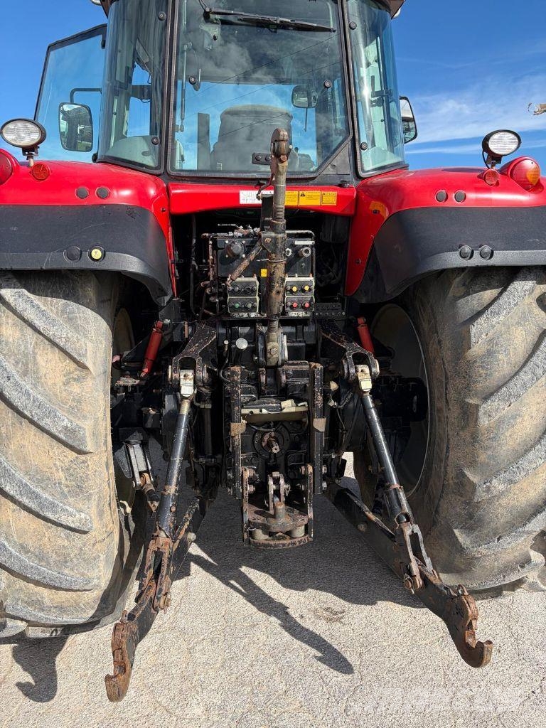 Massey Ferguson 8460 Dyna-VT Traktory