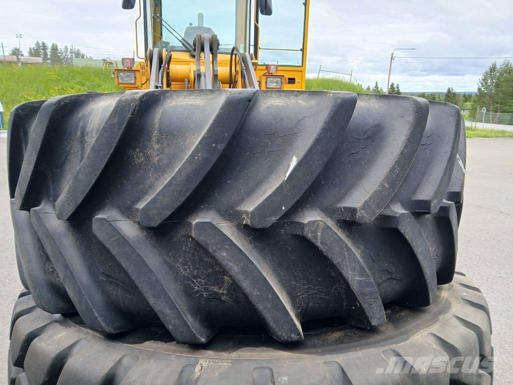 Michelin Däck 540/65 R28 الإطارات والعجلات والحافات