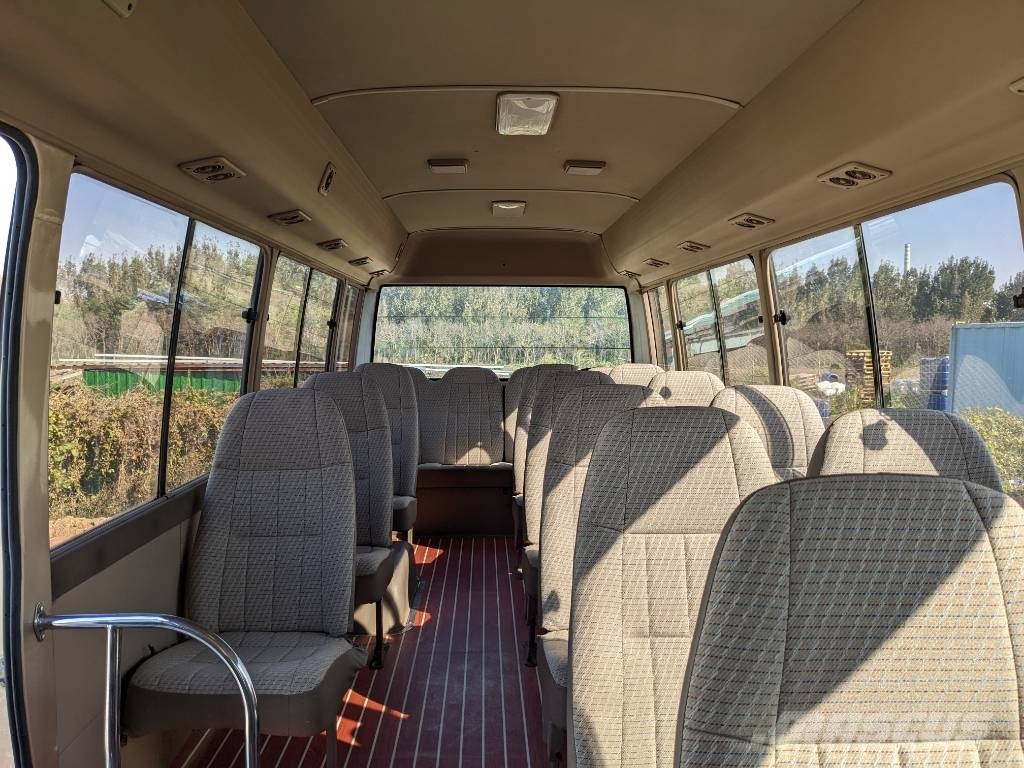 Toyota Coaster Bus 迷你巴士