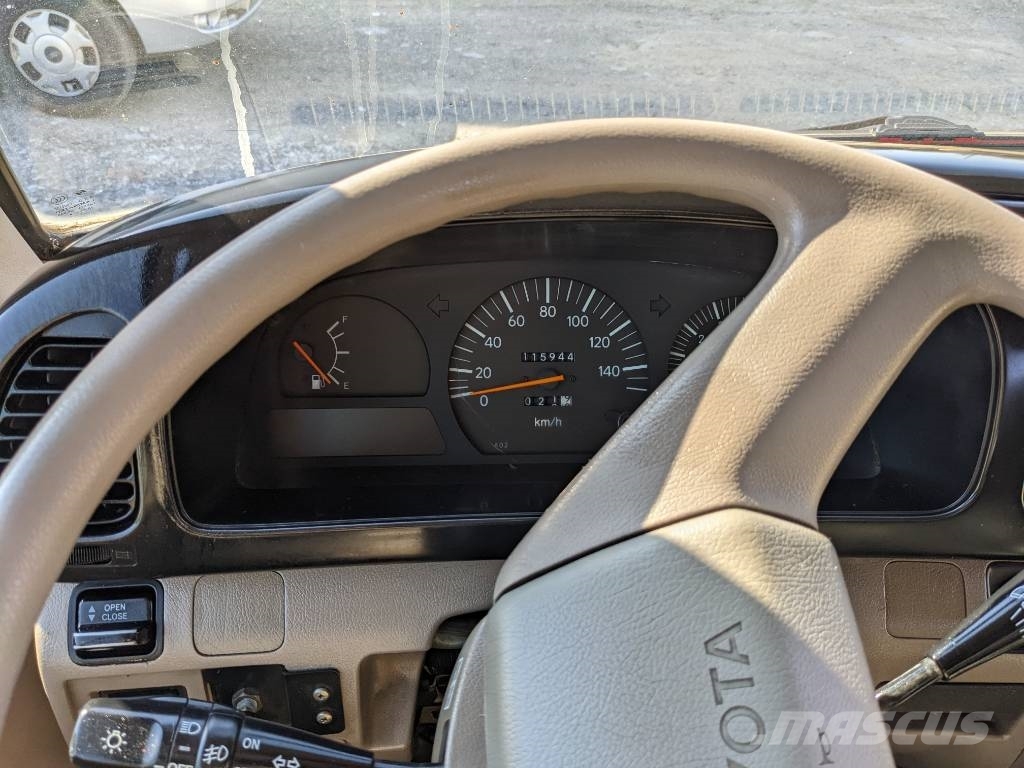 Toyota Coaster Bus 迷你巴士