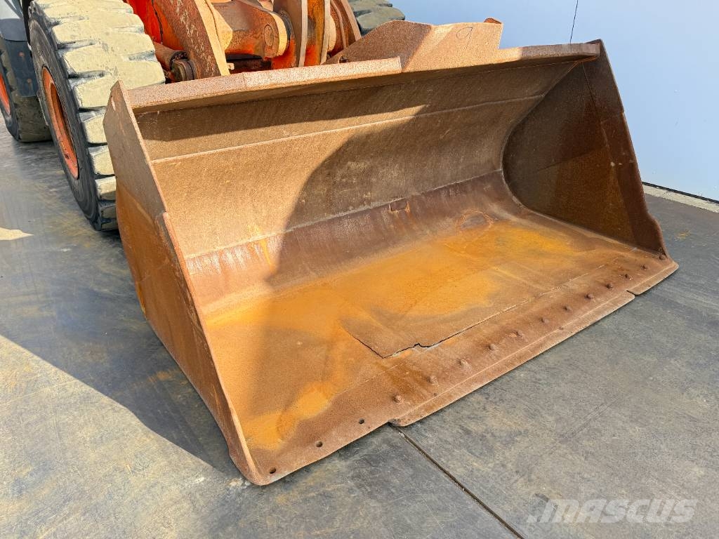 Hitachi ZW250-6 - CDC / 3rd Function / Auto Greasing Iekrāvēji uz riteņiem