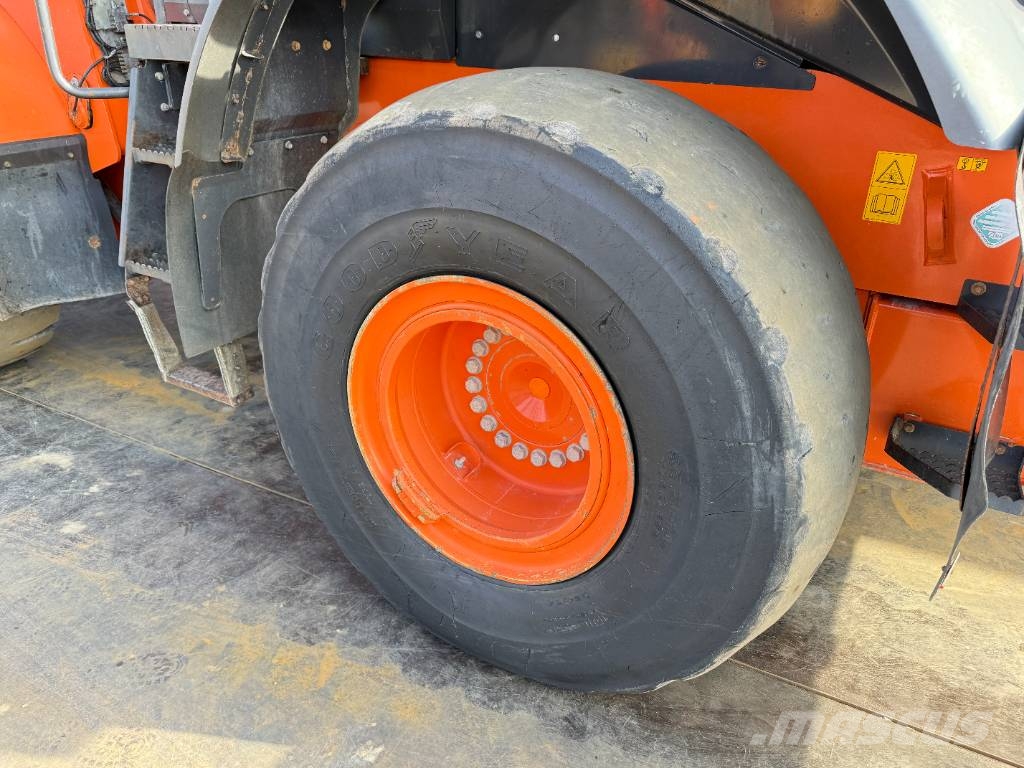 Hitachi ZW250-6 - CDC / 3rd Function / Auto Greasing Iekrāvēji uz riteņiem