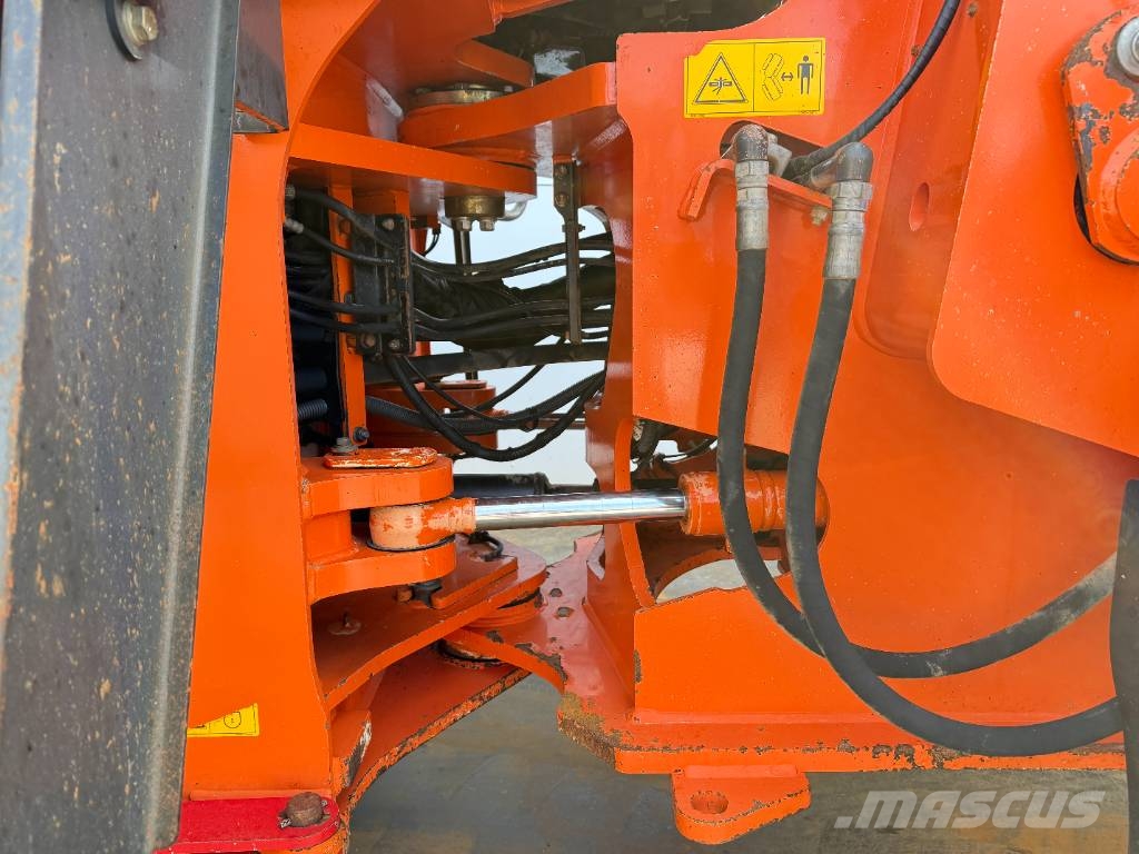 Hitachi ZW250-6 - CDC / 3rd Function / Auto Greasing Iekrāvēji uz riteņiem