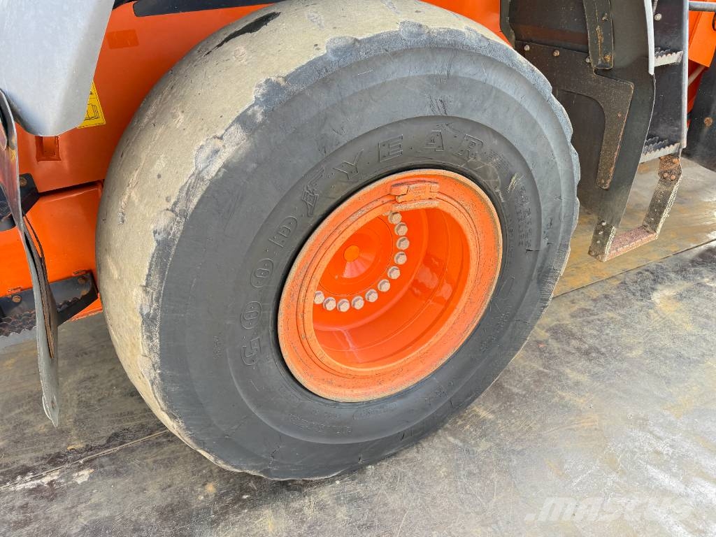 Hitachi ZW250-6 - CDC / 3rd Function / Auto Greasing Iekrāvēji uz riteņiem