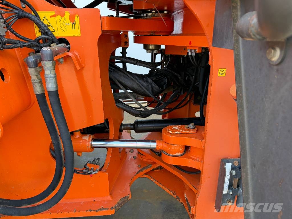 Hitachi ZW250-6 - CDC / 3rd Function / Auto Greasing Iekrāvēji uz riteņiem