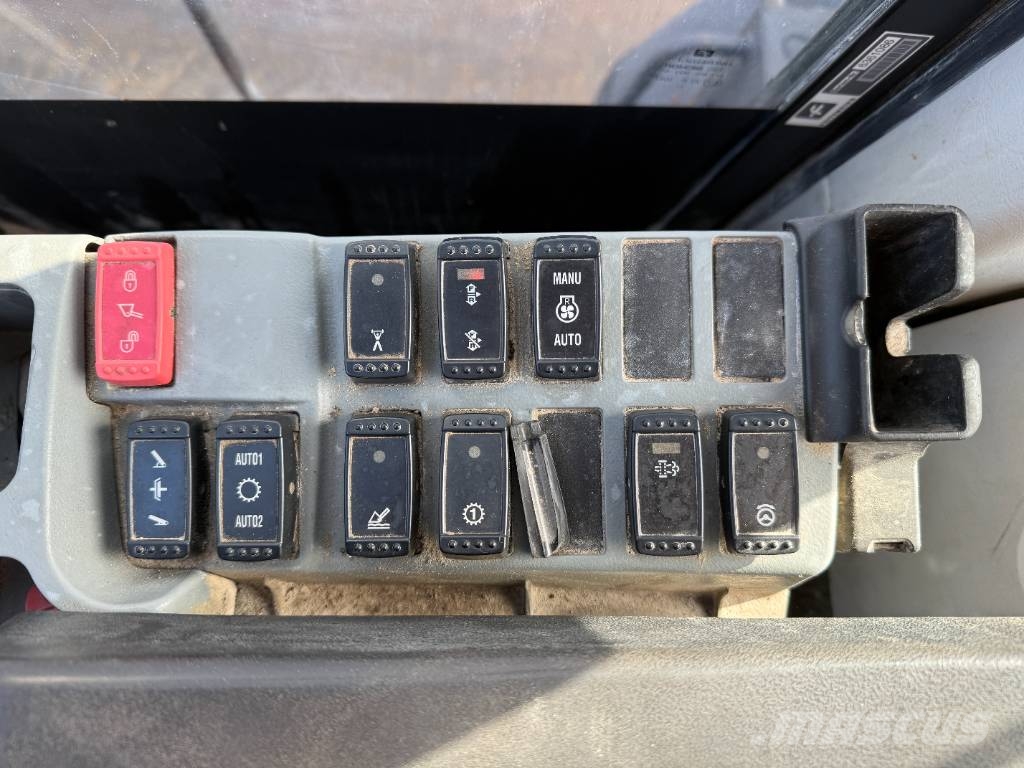 Hitachi ZW250-6 - CDC / 3rd Function / Auto Greasing Iekrāvēji uz riteņiem