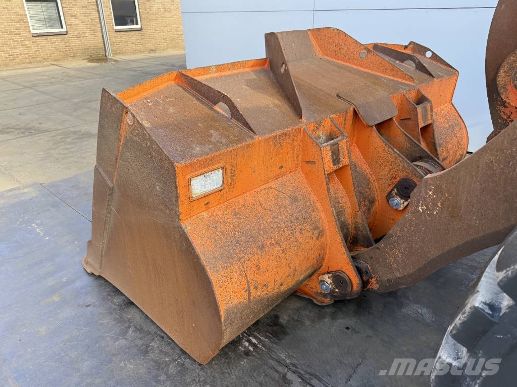 Hitachi ZW250-6 - CDC / 3rd Function / Auto Greasing Iekrāvēji uz riteņiem