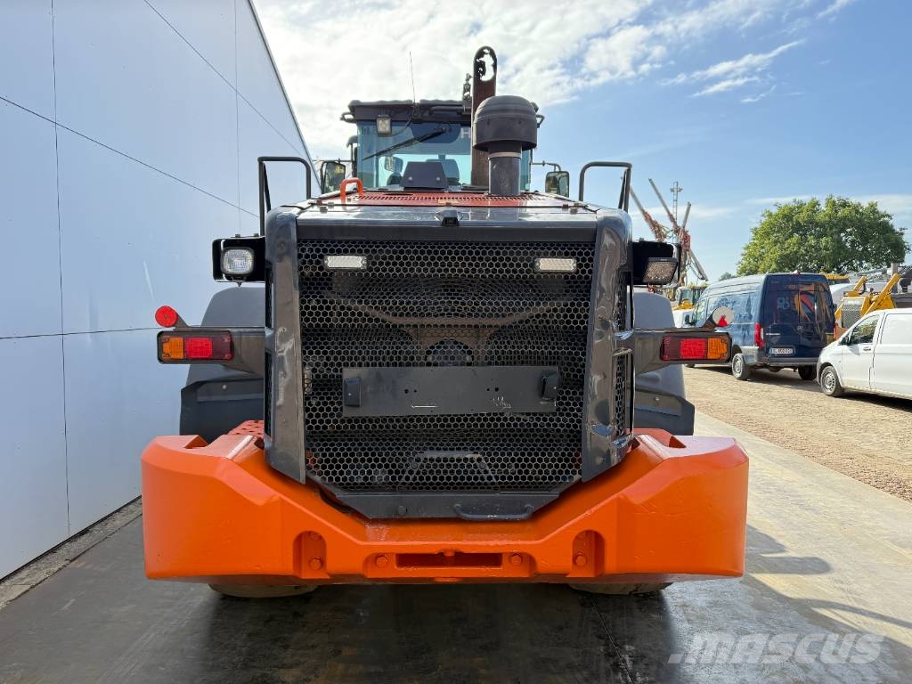 Hitachi ZW250-6 - CDC / 3rd Function / Auto Greasing Iekrāvēji uz riteņiem