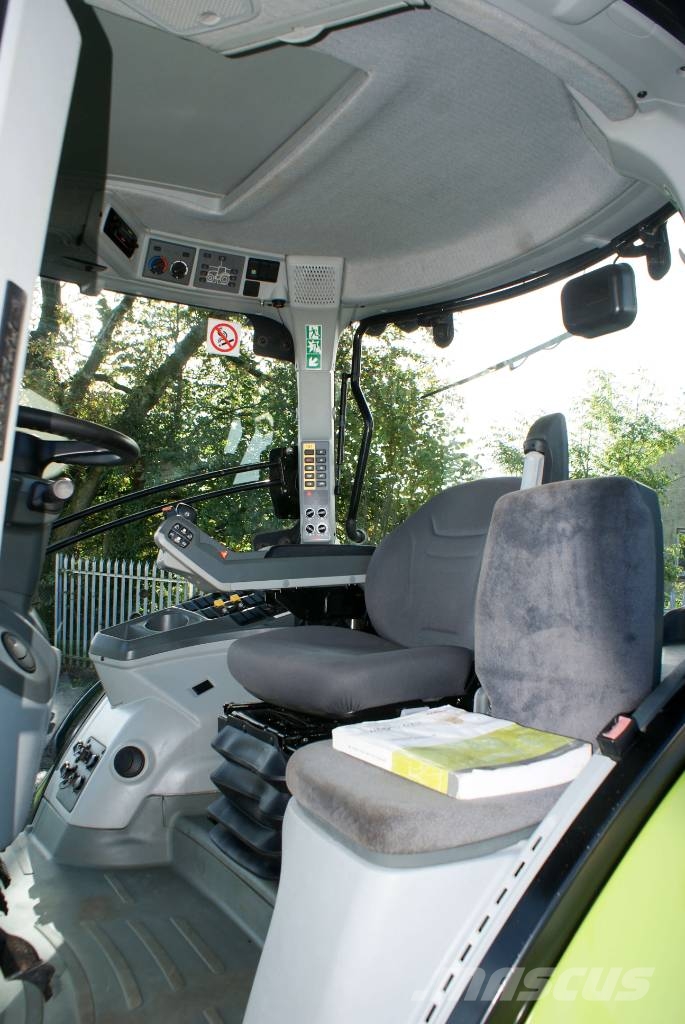 CLAAS Axion 830 CIS Tractors