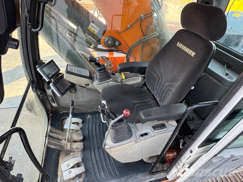 Liebherr R924LC - Triple Boom / Tilting Bucket Crawler excavators