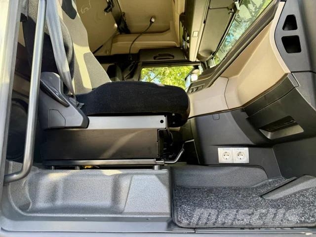 MAN TGX 18.470 XL / Euro 6D Vetopöytäautot