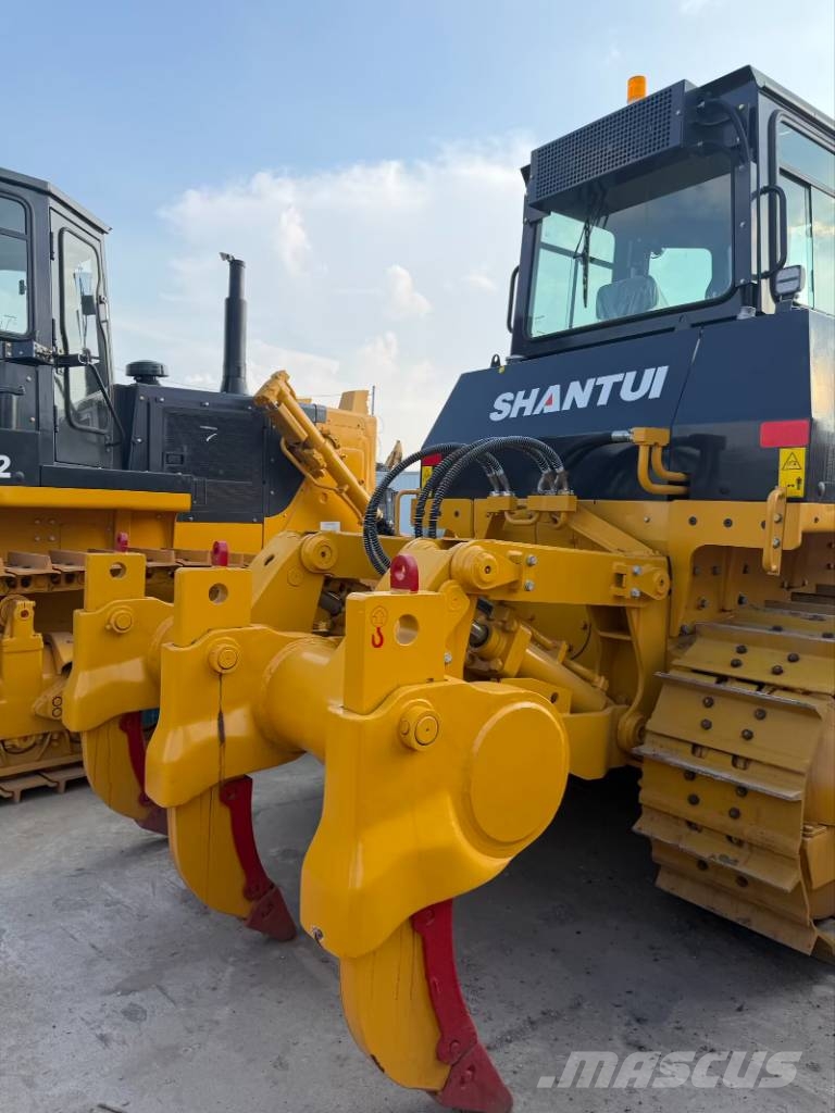 Shantui SD22    Plenty of Rollers for choose Dozere Beltegående