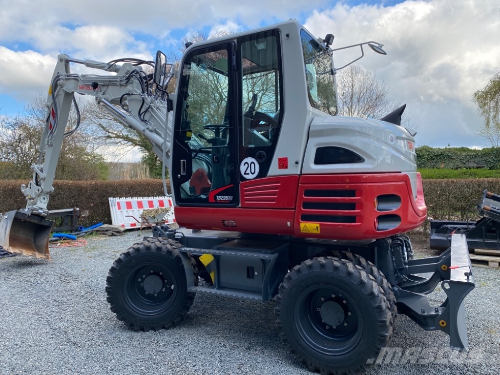 Takeuchi TB295W Lastik tekerli ekskavatörler