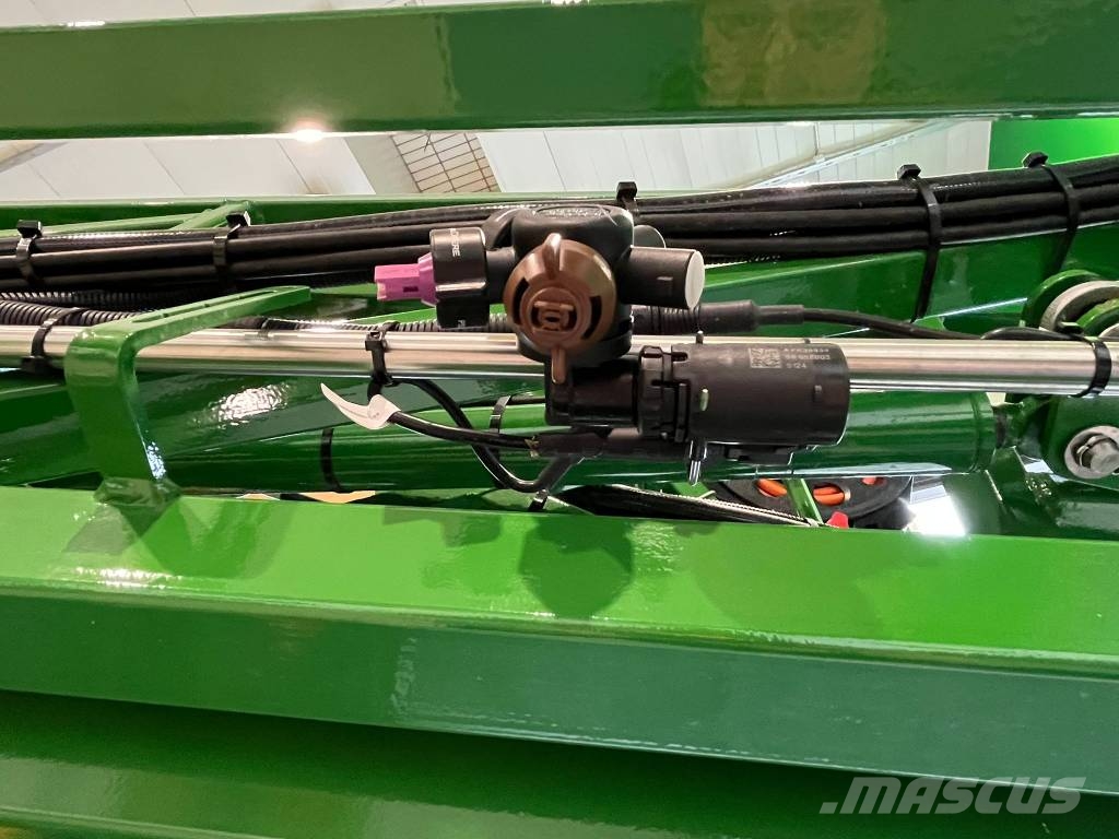 John Deere R975i Trailed sprayers