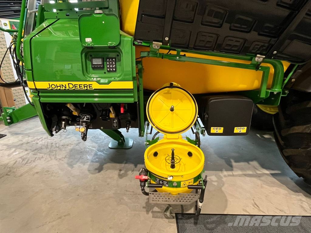 John Deere R975i Trailed sprayers